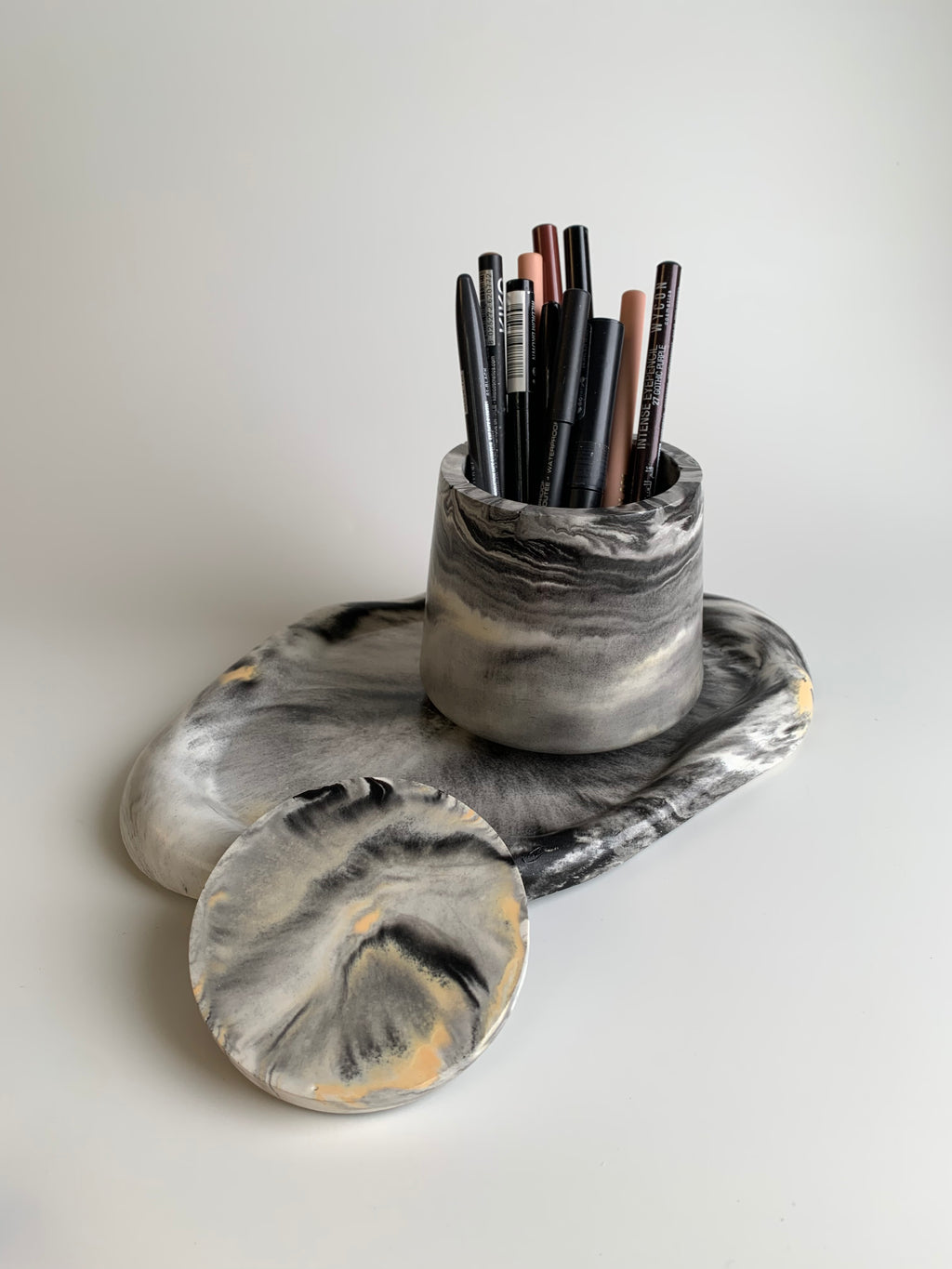 Vanity set | black, white, yellow colors