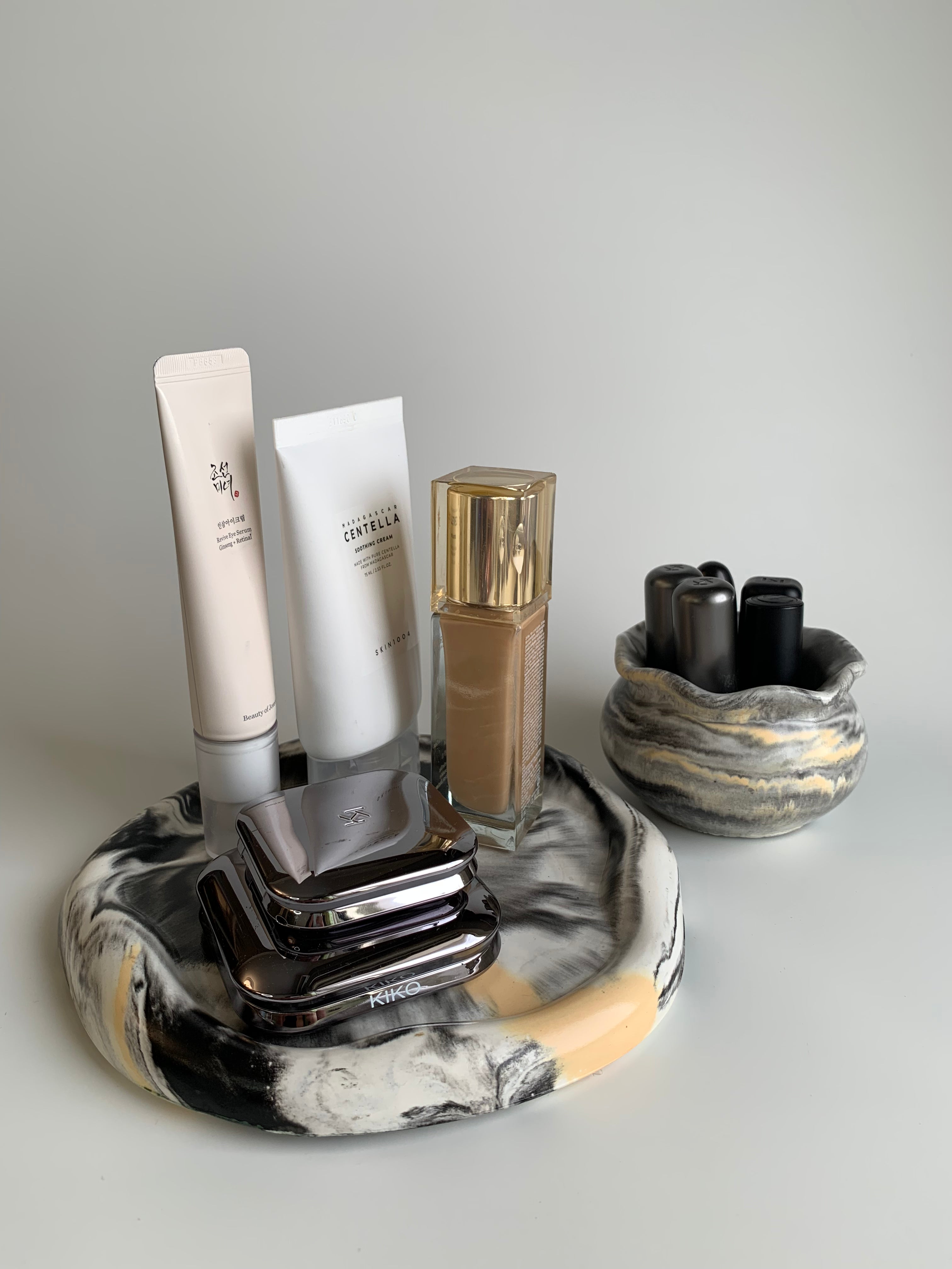 Vanity set | Black, white, & yellow marble