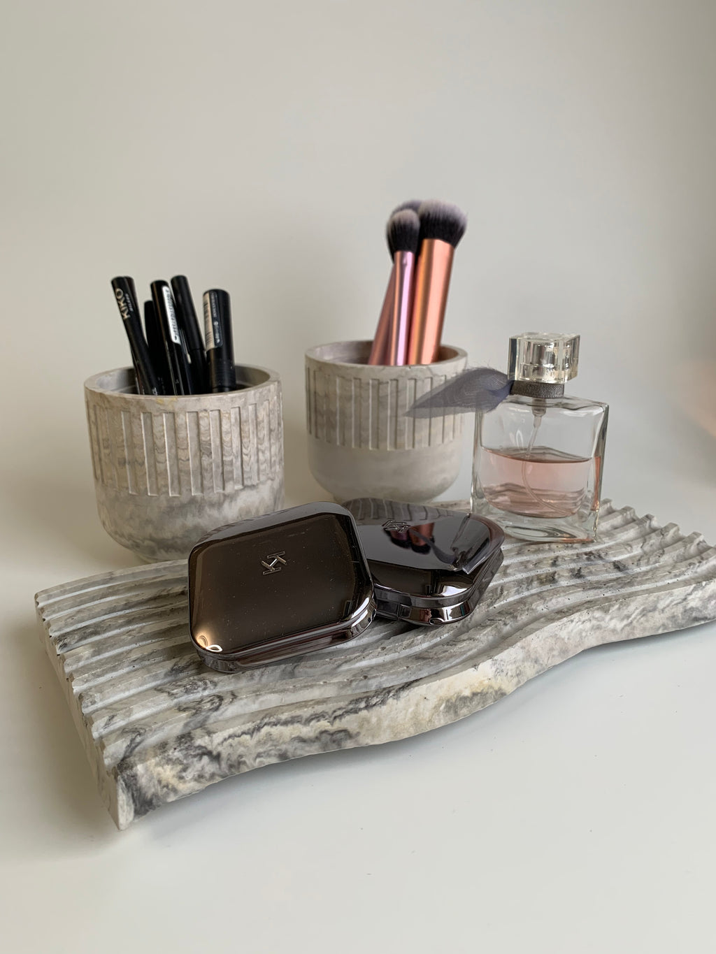 Vanity set | black & white colors