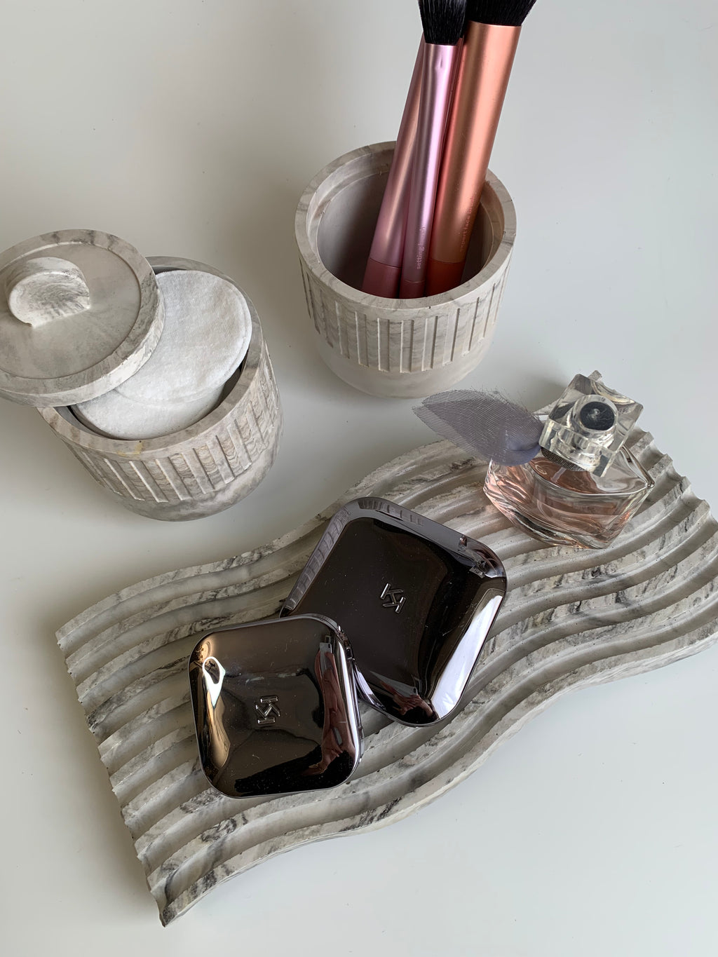 Vanity set | black & white colors