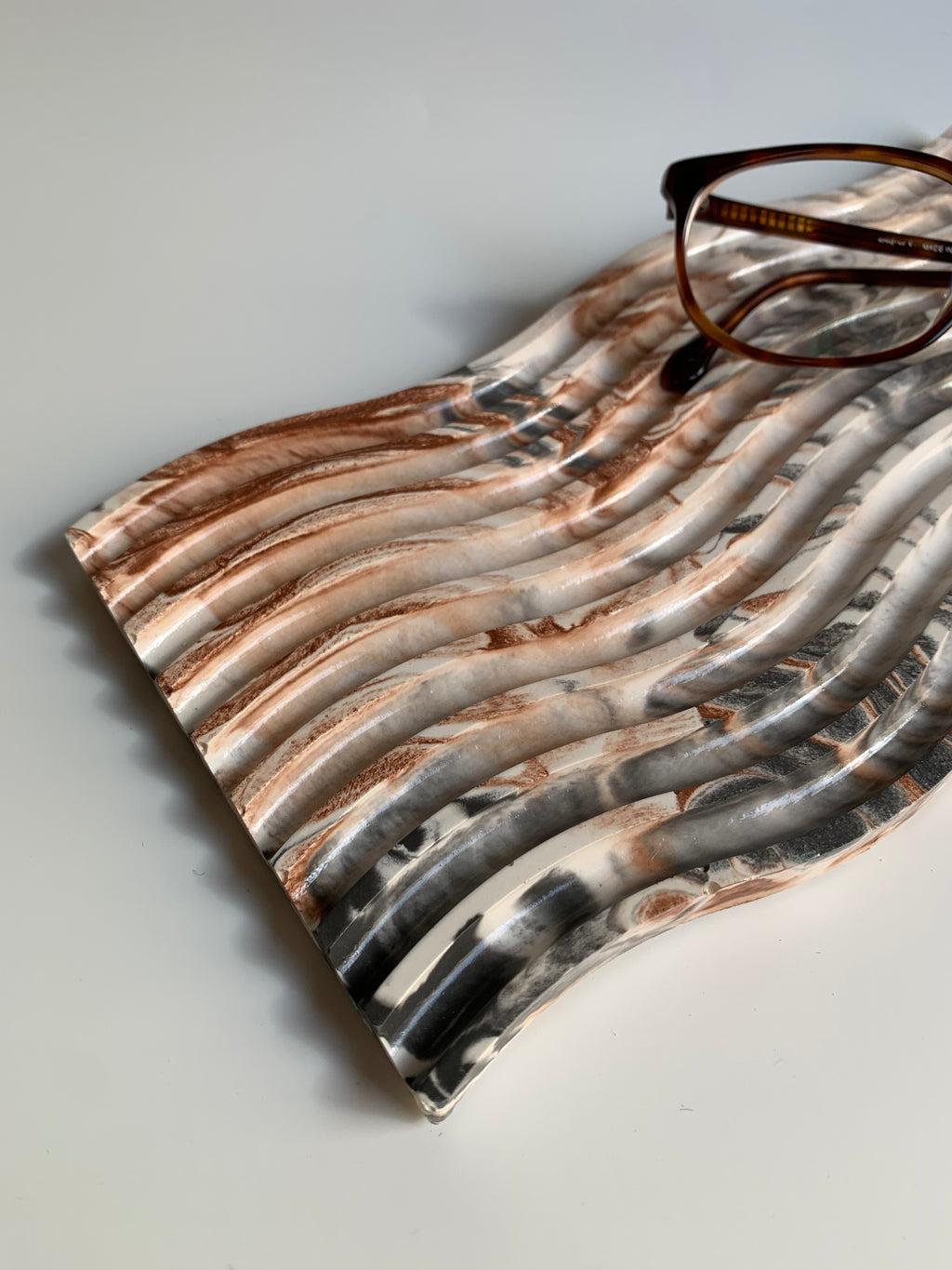 Wavy Tray | Brown & Black Marble