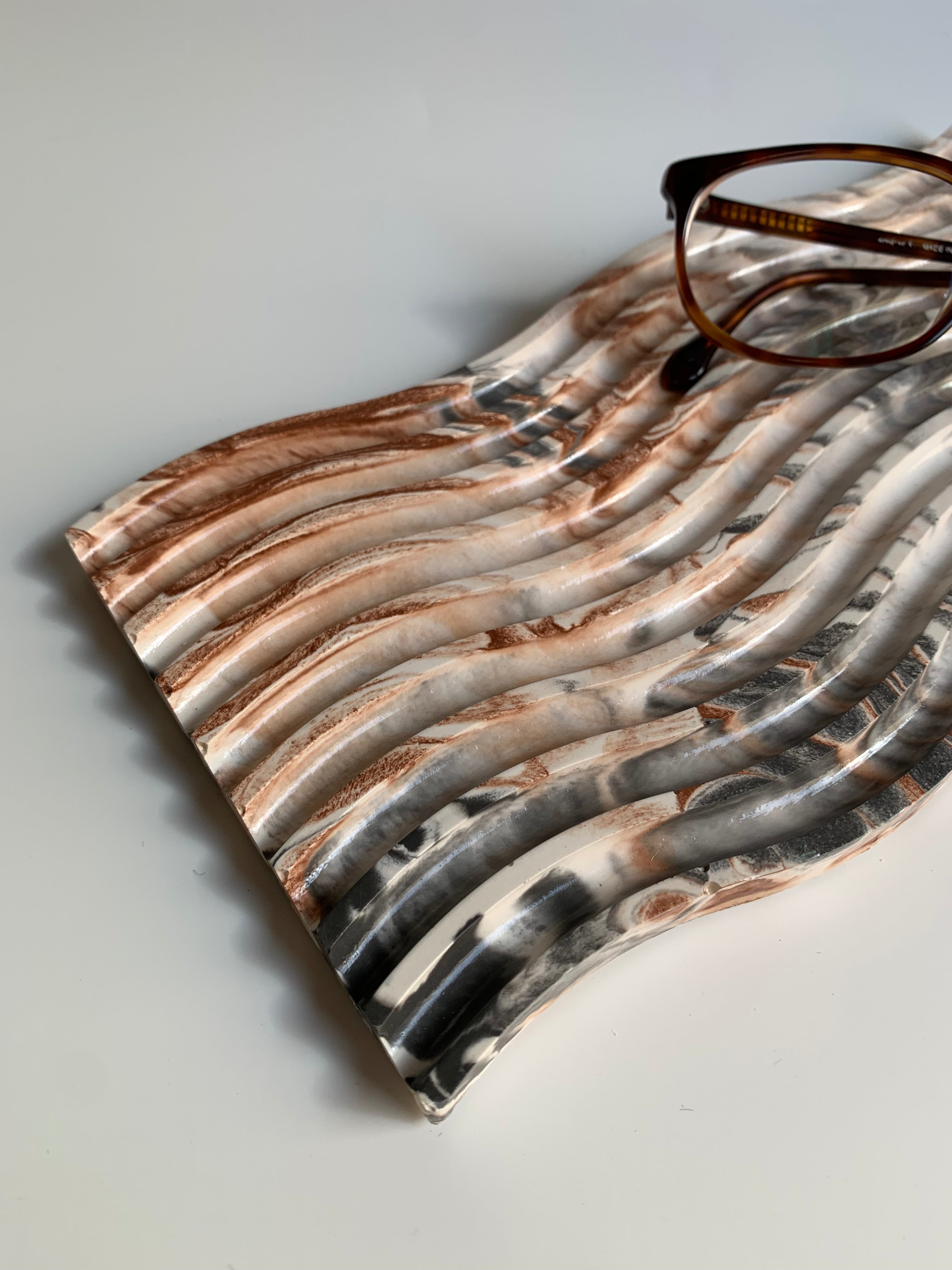 Wavy Tray | Brown & Black Marble