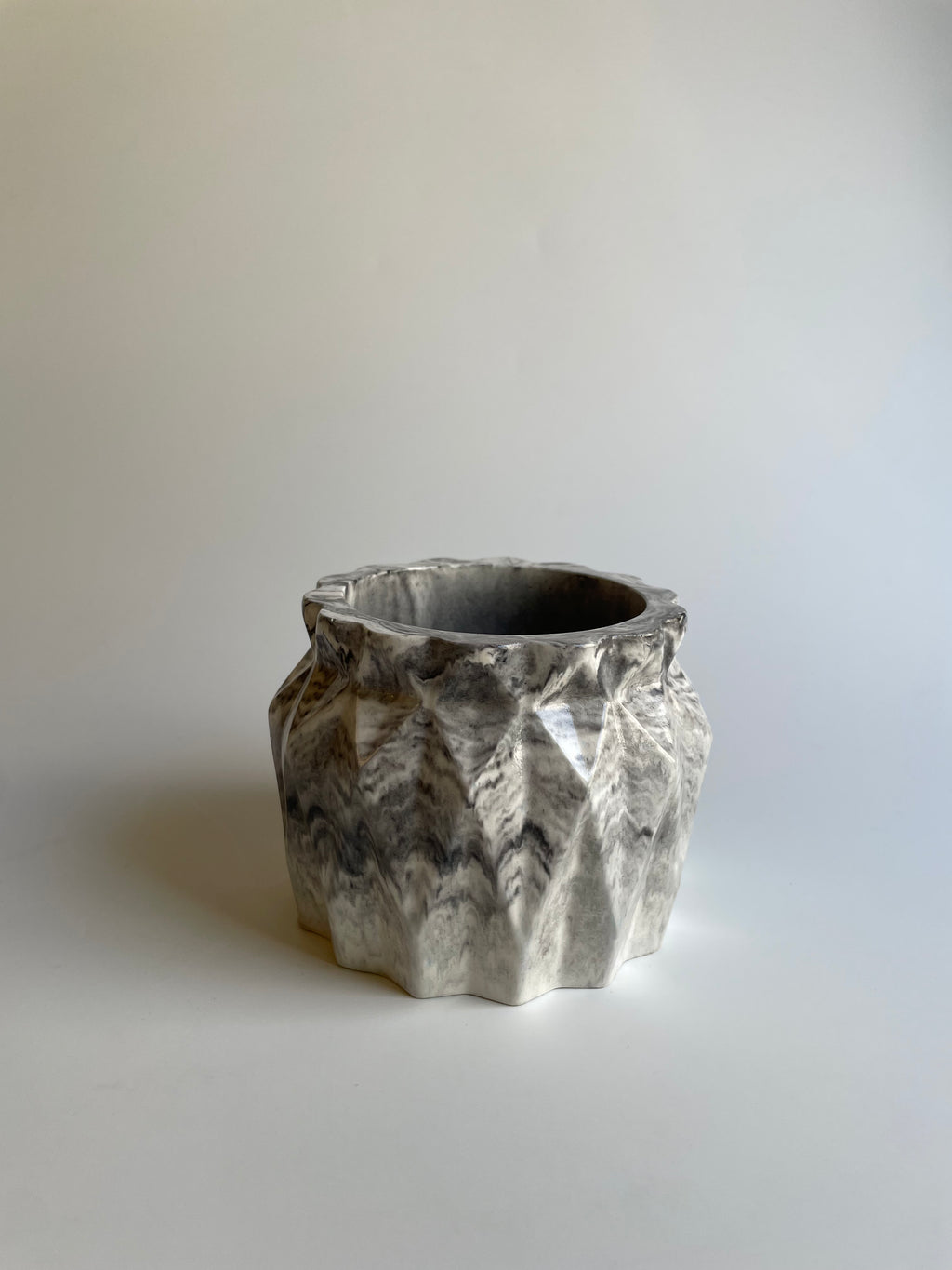 Origami textured pot | Black & white