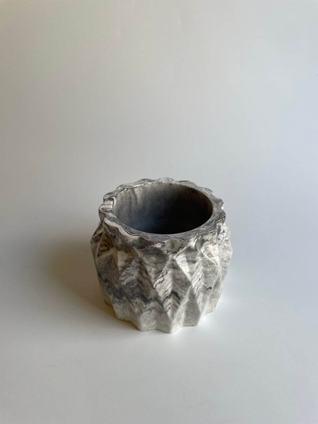 Origami textured pot | Black & white
