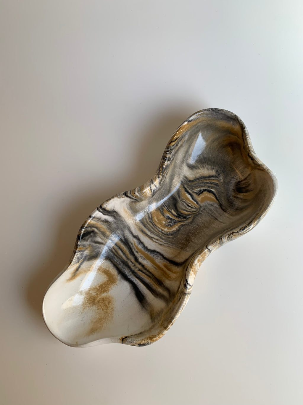 Organic Form | camel & black marbled